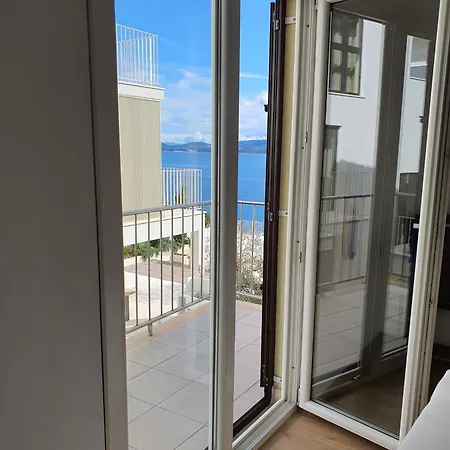 Apartman Miro - Front Row Sea View